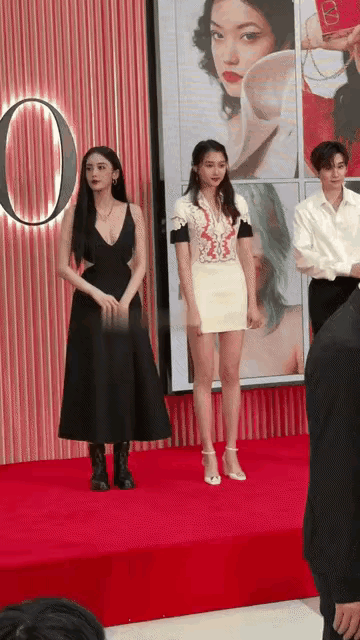 古力娜扎这张脸真的比不上关晓彤，衣品却远胜关晓彤关晓彤这次的衣服又踩雷了，真的
