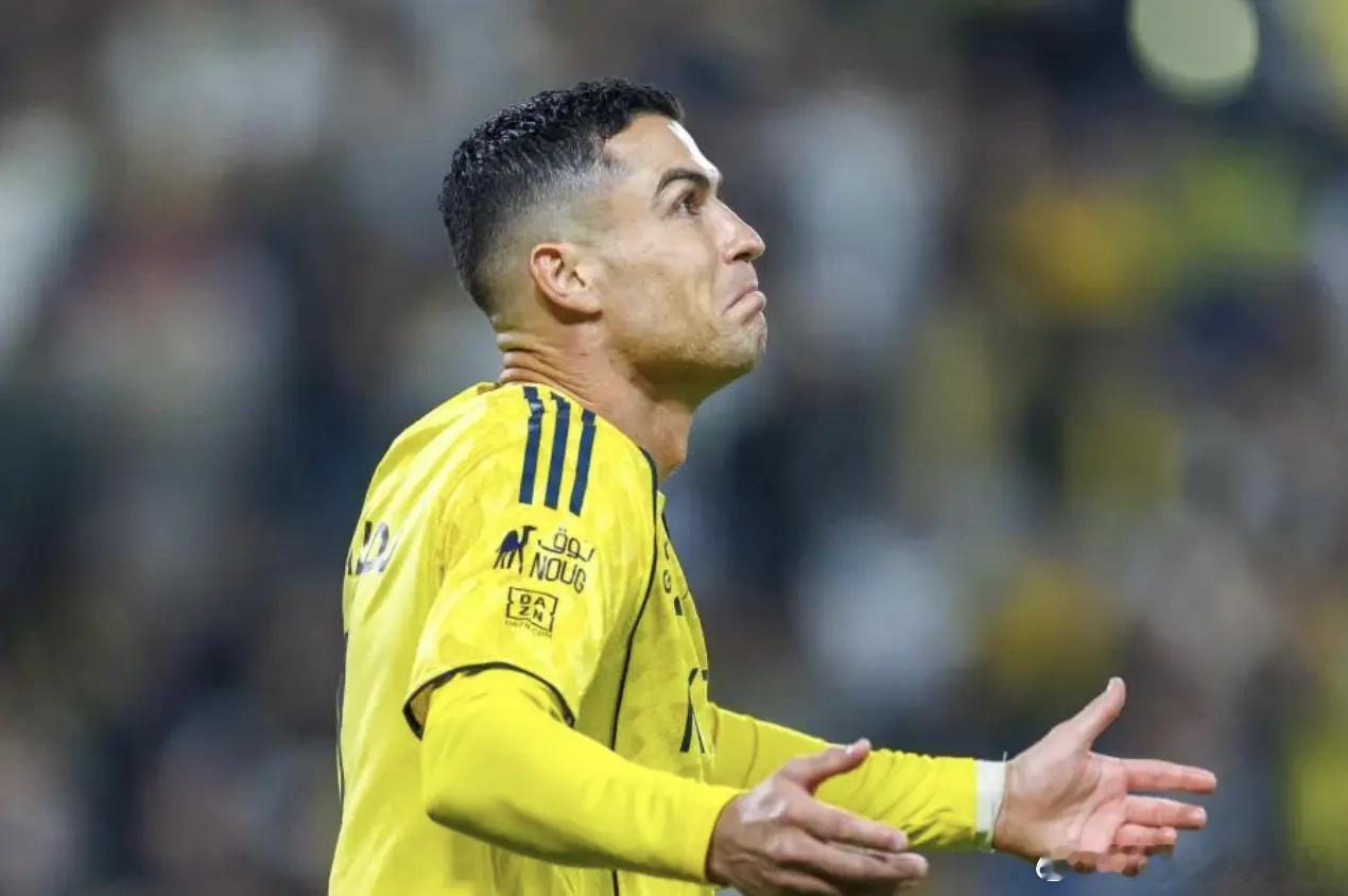 反转？曝C罗尚未确定是否结束罢赛：与俱乐部无矛盾不满的是PIF41岁的C罗尚未