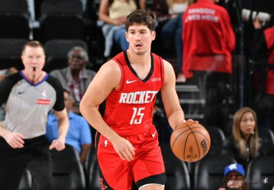 我对火箭新星谢波德真是忍无可忍了，他怎么变成了一个浪投王？在今天火箭客场挑战开拓