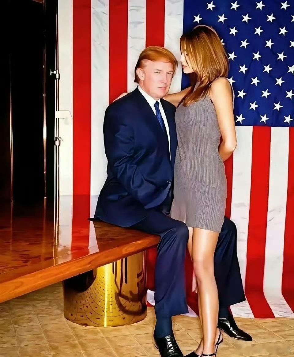 图为1998年两人在萝莉岛热恋，岛花梅拉尼娅肯定做梦也不会想到，日后这个男人会是