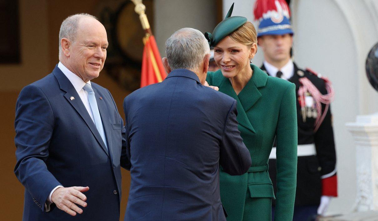 11月21日，摩纳哥亲王阿尔贝二世和王妃夏琳接待来访的葡萄牙总统马塞洛·雷贝洛·