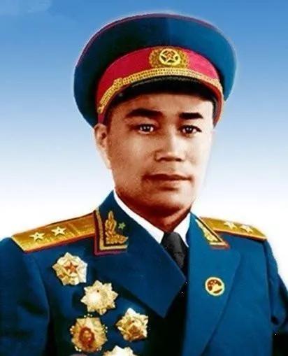 1937年，王近山未经请示就伏击日军，战后他带着缴获的香烟找陈赓，说：“旅长，我