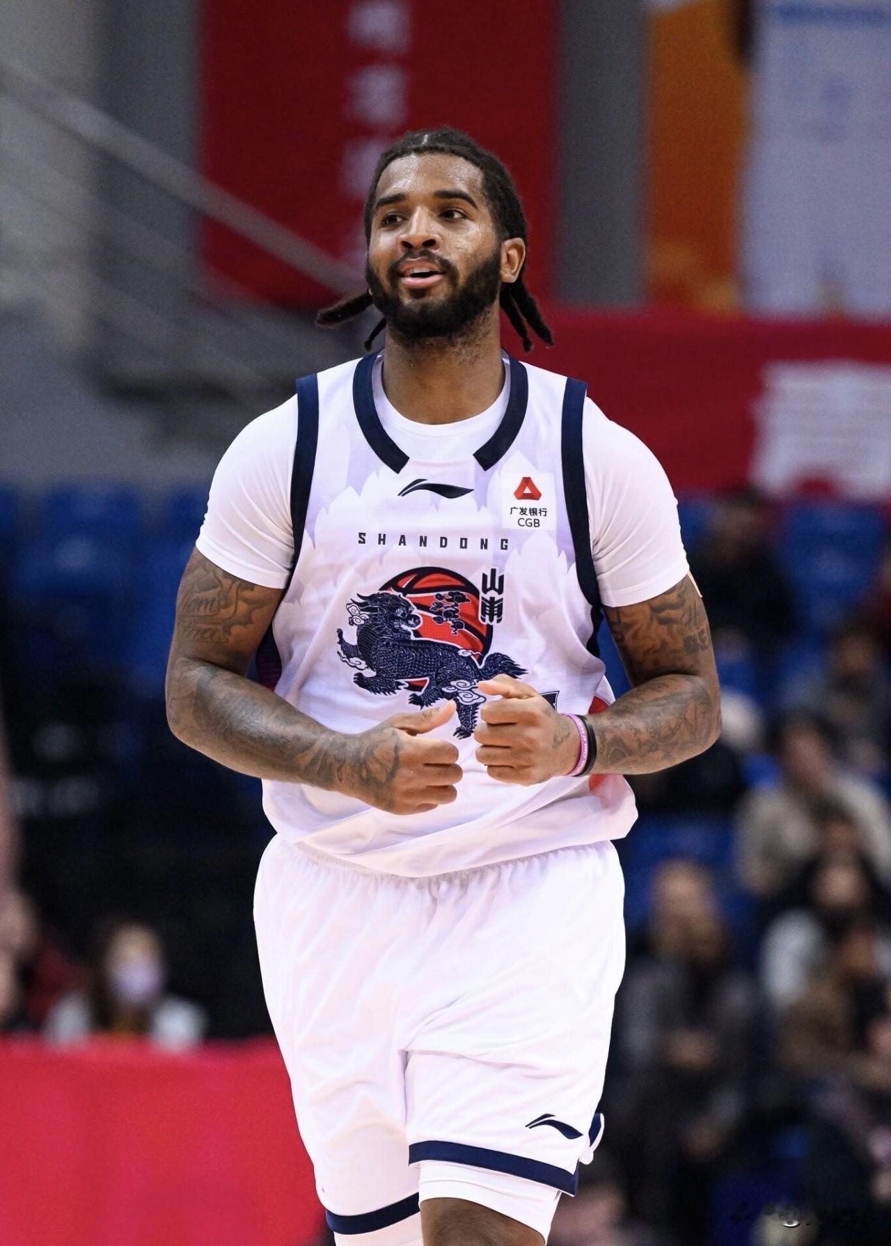 1月17日，2025-2026赛季CBA联赛，在江苏与山东男篮的比赛结束时，山东