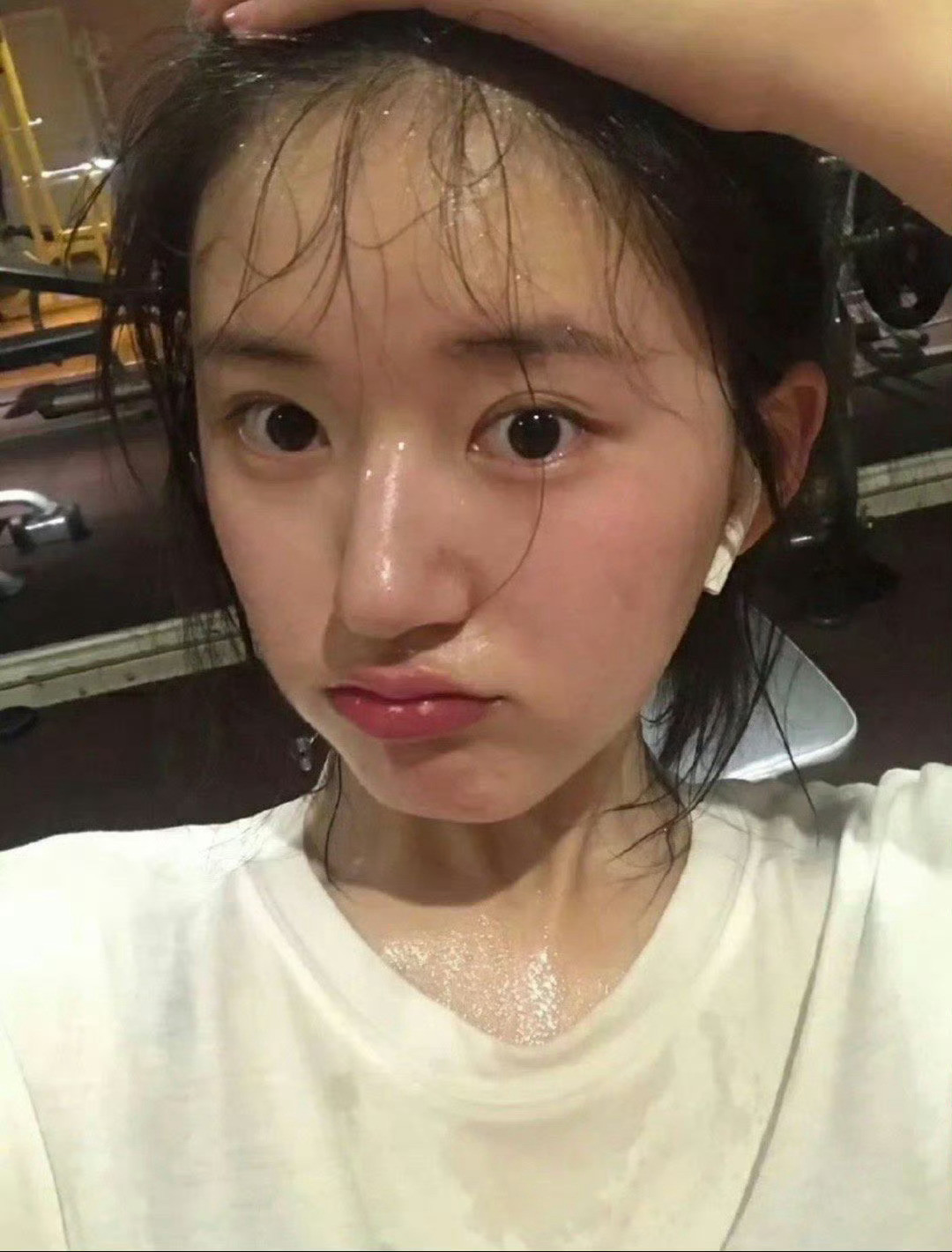 赵露思早期素颜健身运动照