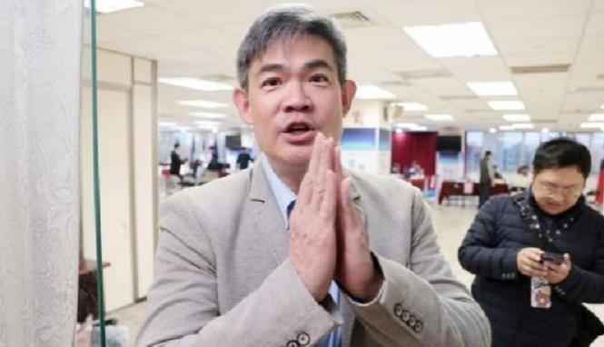 岛内又冒出个大新闻：国民党元老连战的二儿子连胜武直接杀到党部，登记要角逐中央委员