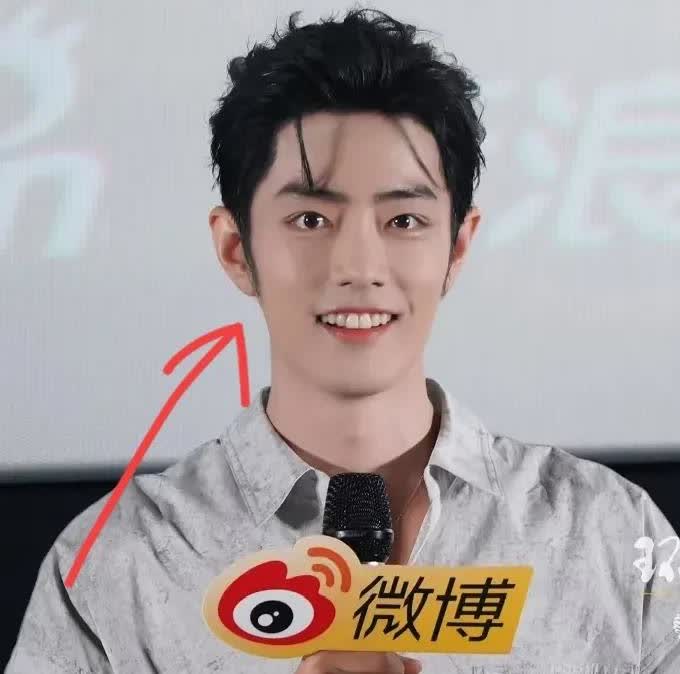 家人们，你们敢信吗？最近有人质疑肖战颜值，说他一张长脸全是牙肖战的魏无羡