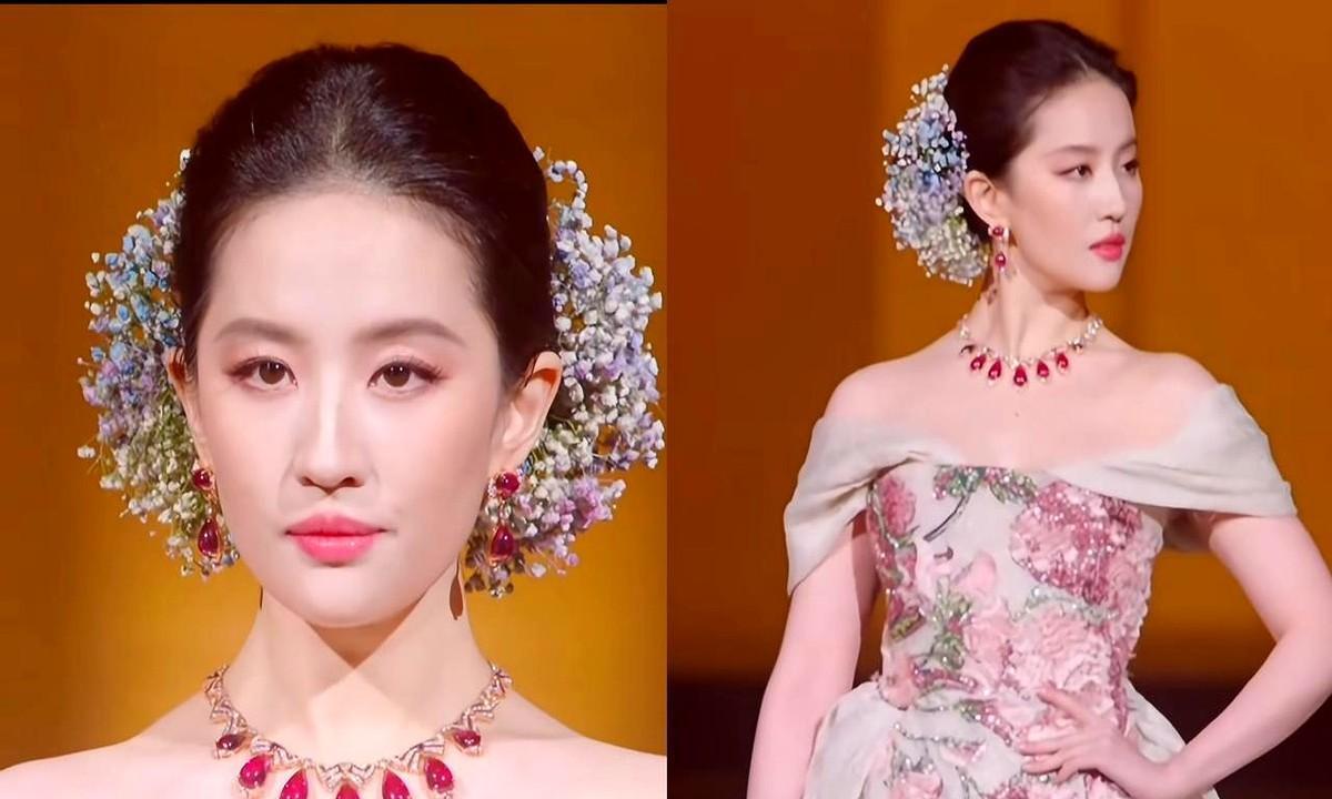 刘亦菲戴的那串红玉髓，全球就她一人有，卡地亚还没正式发布，她先戴上了。不是她抢