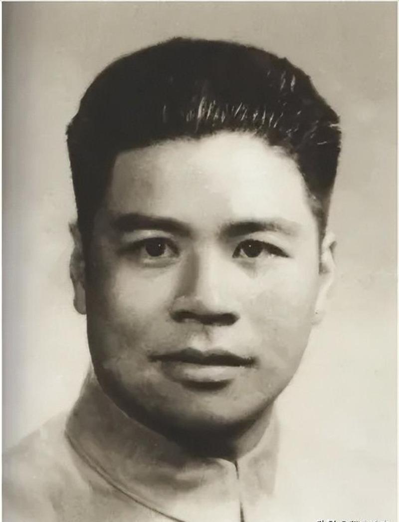 1949年，上海刚解放，军管会的人盯着清单直咽口水：1000万美金、12万两黄