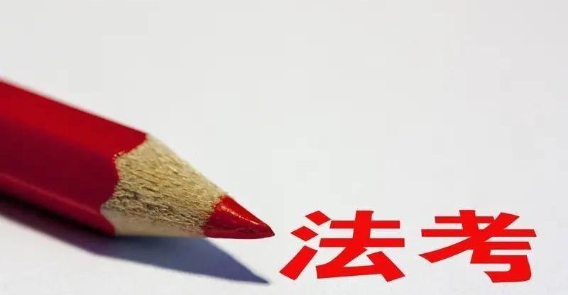 法考一年比一年火，2023年直接冲到了86万人。更离谱的是，里面快一半的人，大