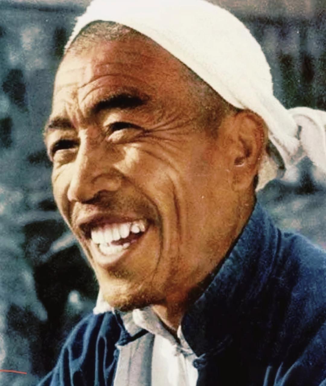 1986年陈永贵归葬大寨，深夜灵棚要被拆除，郭凤莲一句话留住情义郭凤莲站在