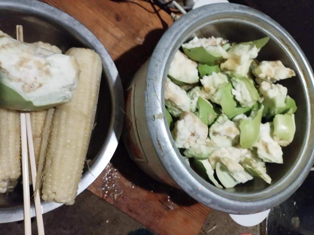 现在老伴一炖茄子，我就想吃嫩茄子中间的部分。觉得嫩茄子那个心儿特别的好吃啊。