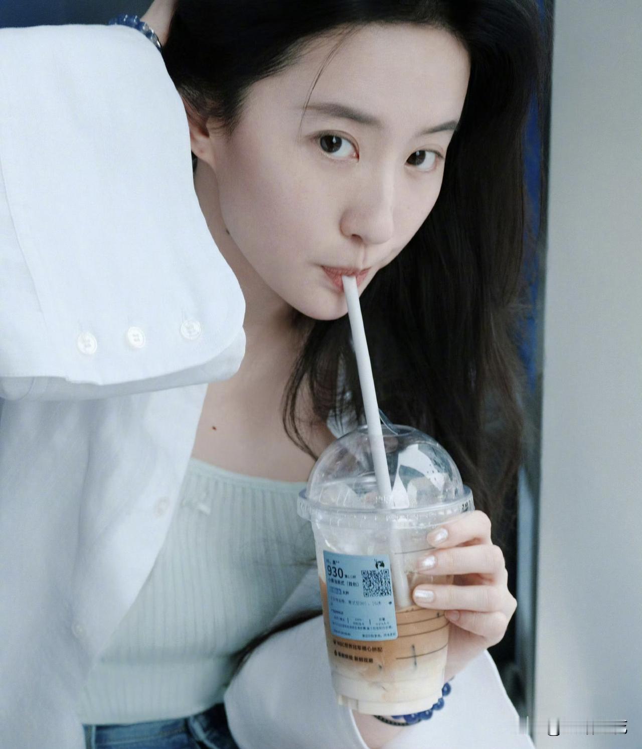 你可以质疑刘亦菲的演技，你甚至可以质疑她的智商，但是有一点你得承认，那就是刘