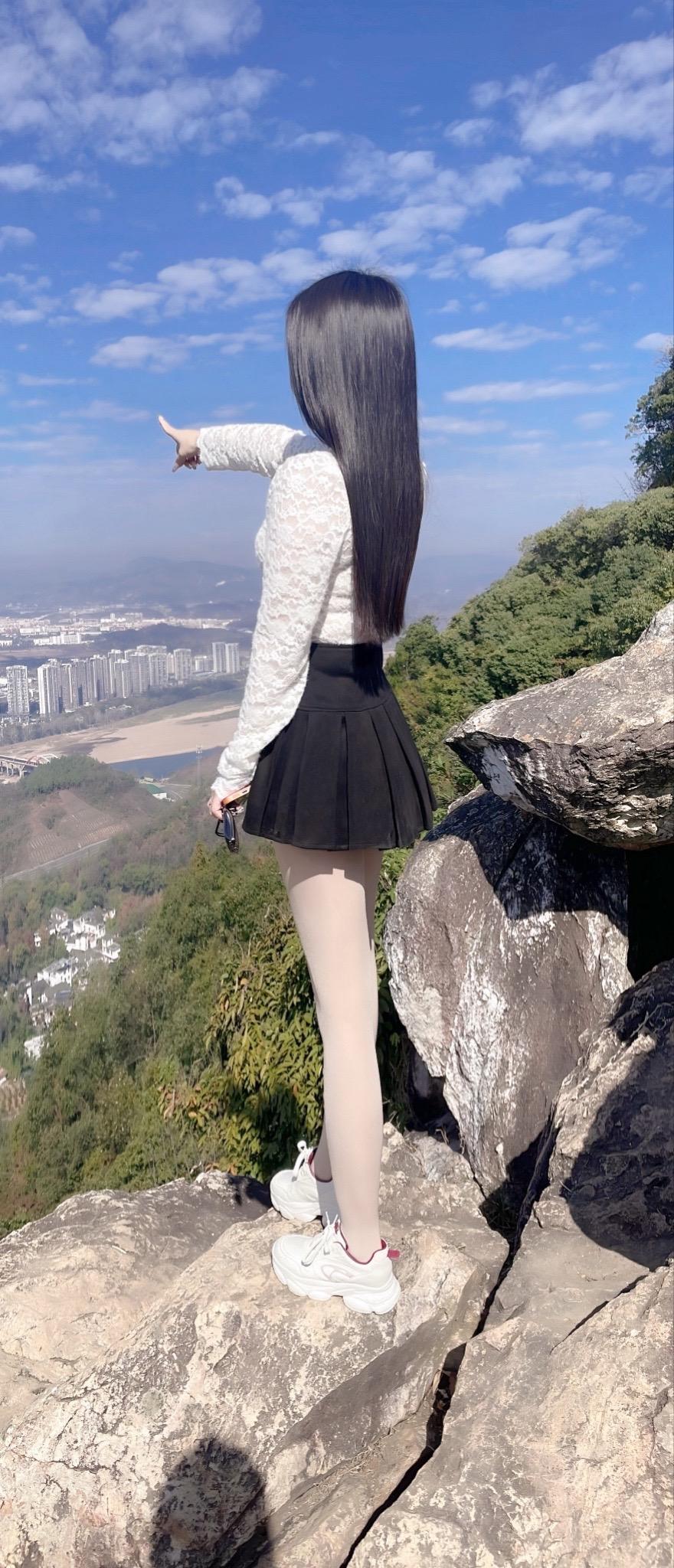 六年前就是因为身体差经常爬山锻炼身体，就是在这个地方火变大江南北，山还...