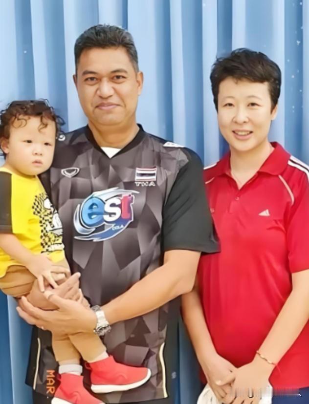 2012年，前女排队长冯坤，带着泰国男友加提蓬回家见父母，看到加提蓬壮硕如牛，父