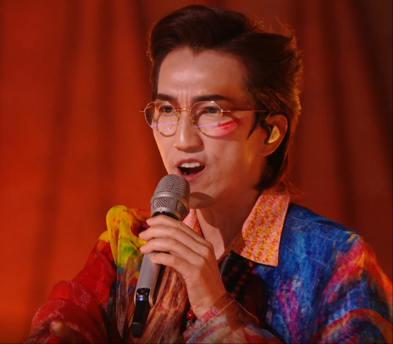 林志炫一惊一乍地演唱完《悟空》，何炅特别会形容：“我也从来没有见过这样的志炫哥，