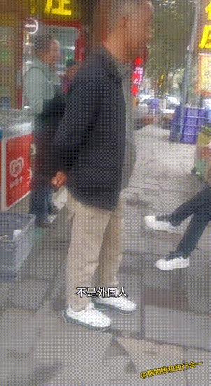 近日，一名台胞在512地震遗址游玩时，向一家超市老板问路，自称是“外国人”。老板