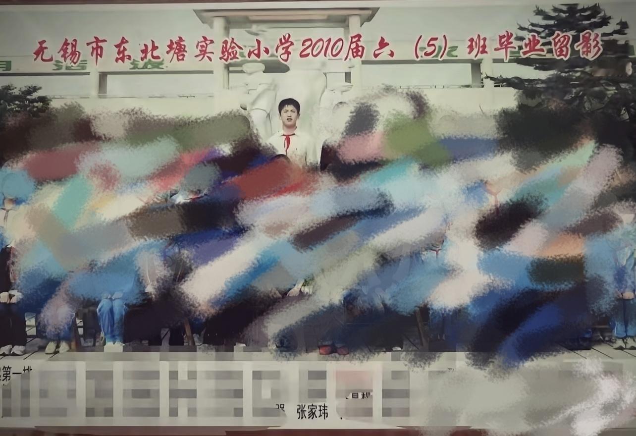 张凌赫小学集体毕业照张凌赫六5班毕业照张凌赫小学集体毕业照