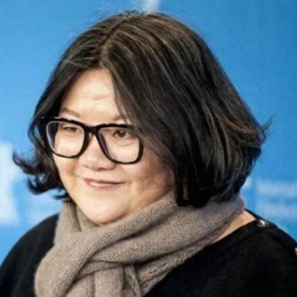 洪晃一句话戳破“假贵族”伪装洪晃最近在播客怼：田朴珺、杨澜的“贵族梦”，不过是