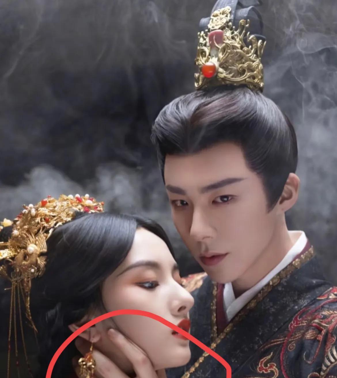 折腰，你看懂了？其实海报上的这只手就说明了一切仔细看，真的万万没想到男主狠