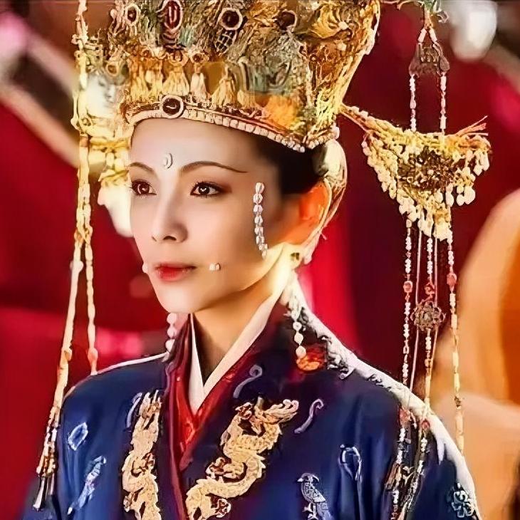 1090年，有大臣密奏高滔滔：“太后，官家才14岁，竟与奶娘有私情！”高滔滔面色