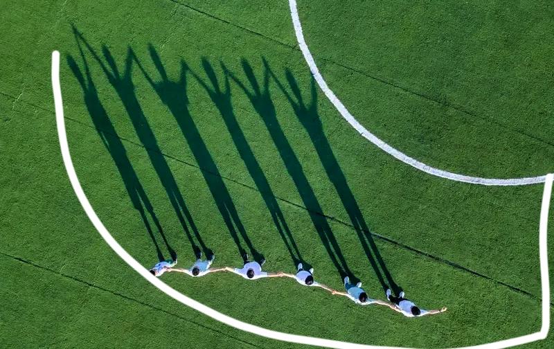 山东这初中男孩的故事，看哭好多人！攒100块零花钱买薯片和AD钙奶，就想看看一个