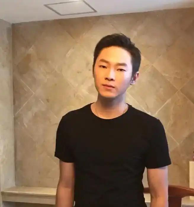 盘点各届好声音冠军现状！第一届：梁博，摇滚创作人，继续坚持做音乐。发歌，发专辑