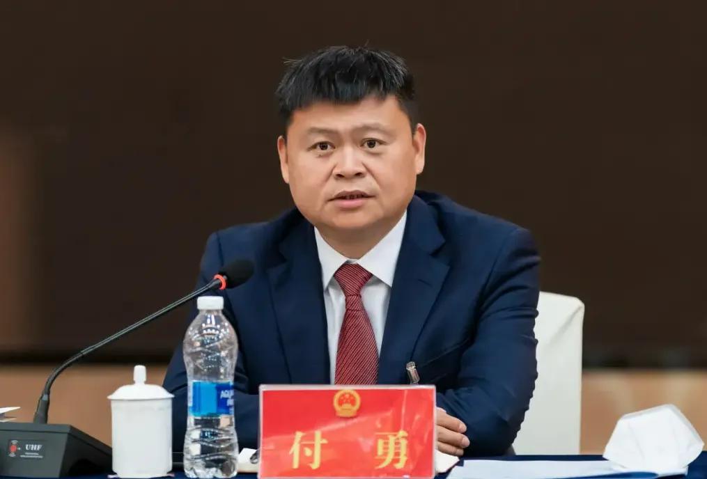 石首失守，77年生人少壮派付勇市长栽了，这是否与前不久荆州吴锦书记落马有关?荆