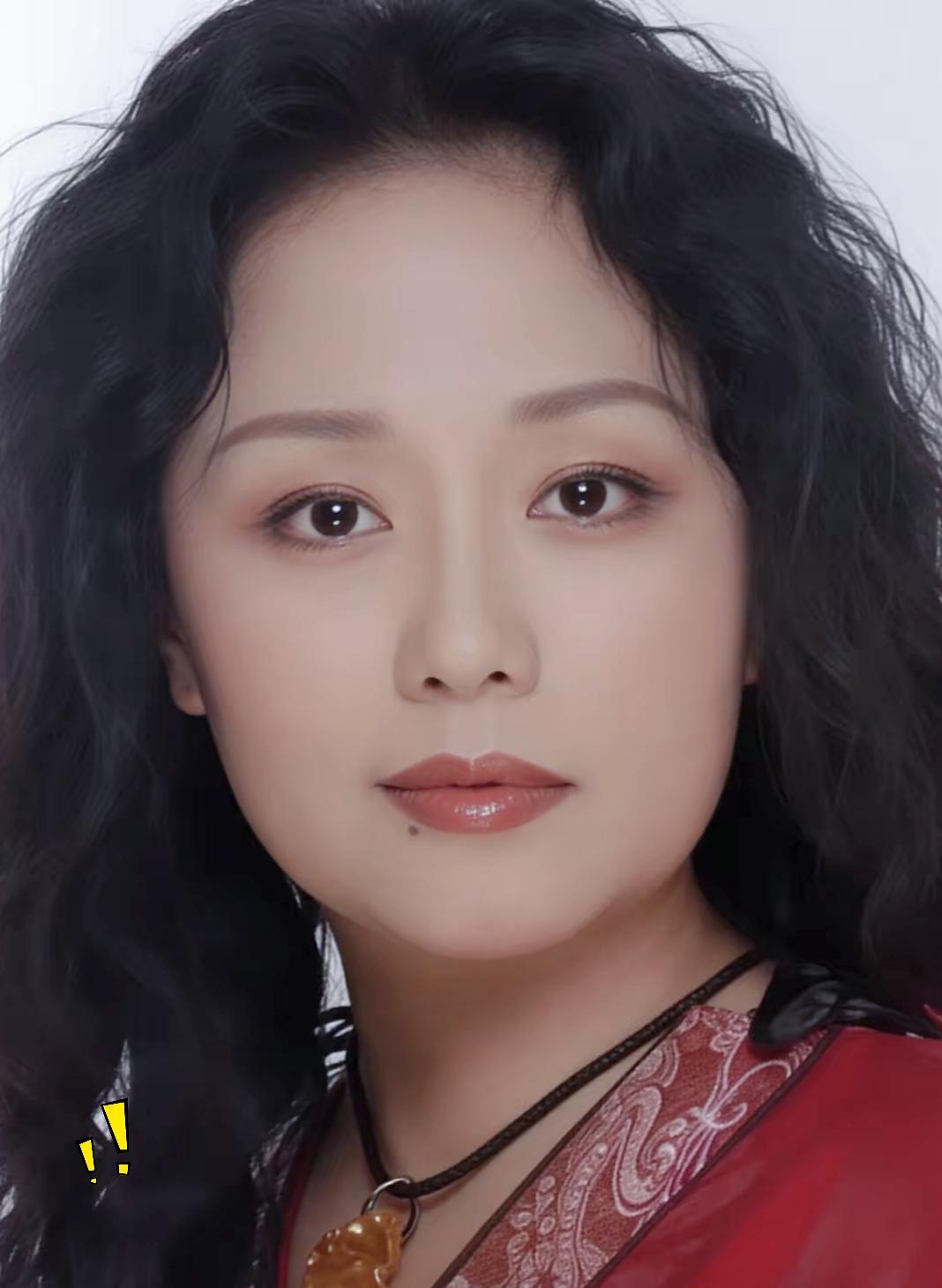 谁能想到，这个常在剧里演苦命人的老戏骨，现实的人生比戏里还要曲折？她是国家一级