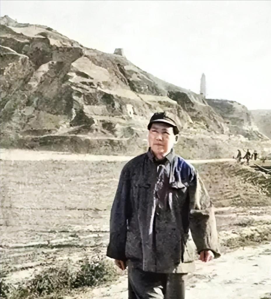 不要再说自己难了，谁能有毛主席难？那时候延安的情况简直没法想象，日本鬼子天天轰