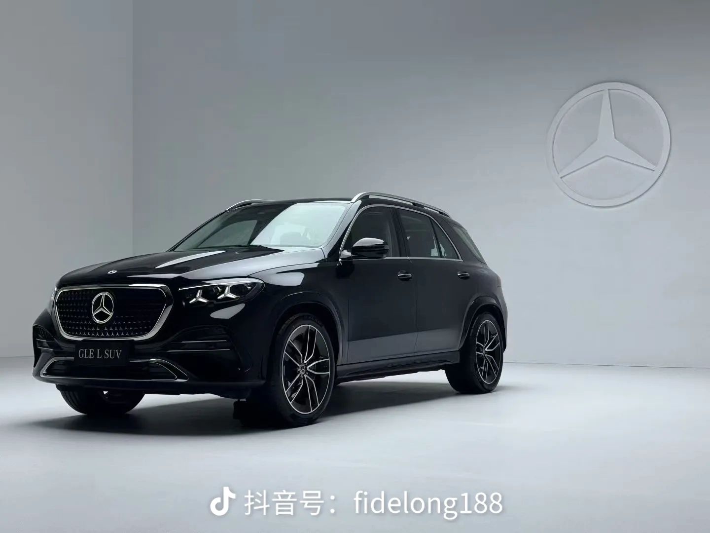 🚗这款奔驰GLE气场谁顶得住？！最有气场的车梅赛德斯奔驰suv巨鲨既视感，开上街怕是要被追着问链接
