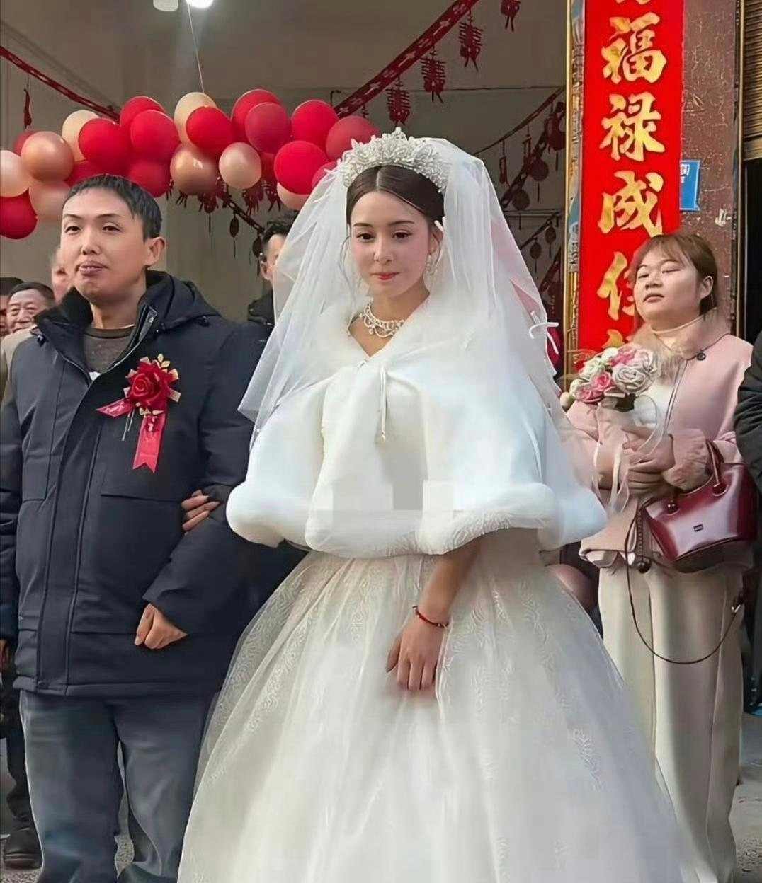 新娘撞脸迪丽热巴，改变家族基因的机会来了。