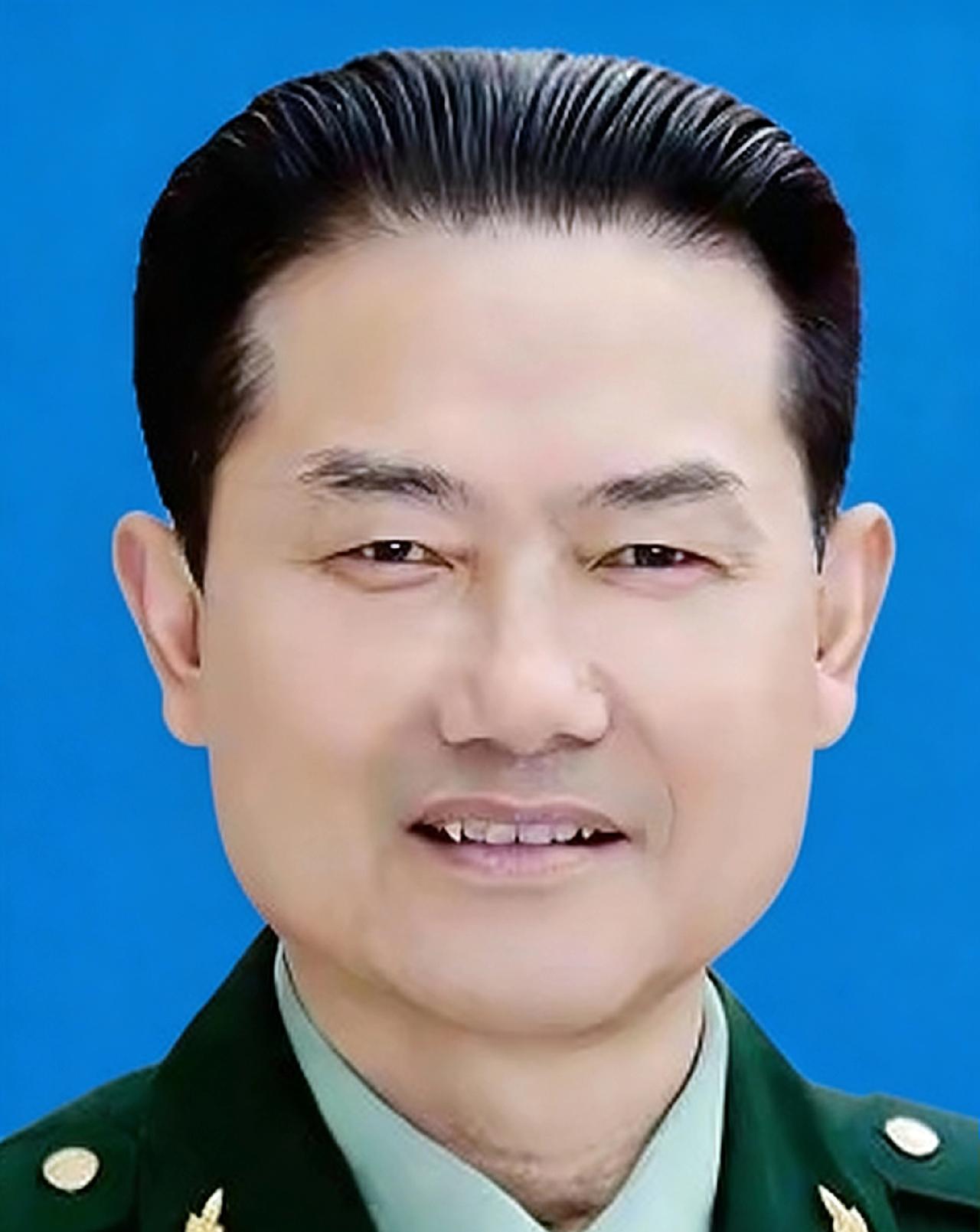 胡永柱：男，汉族，四川省渠县人，生于1944年7月。1962年6月参加中国人民解