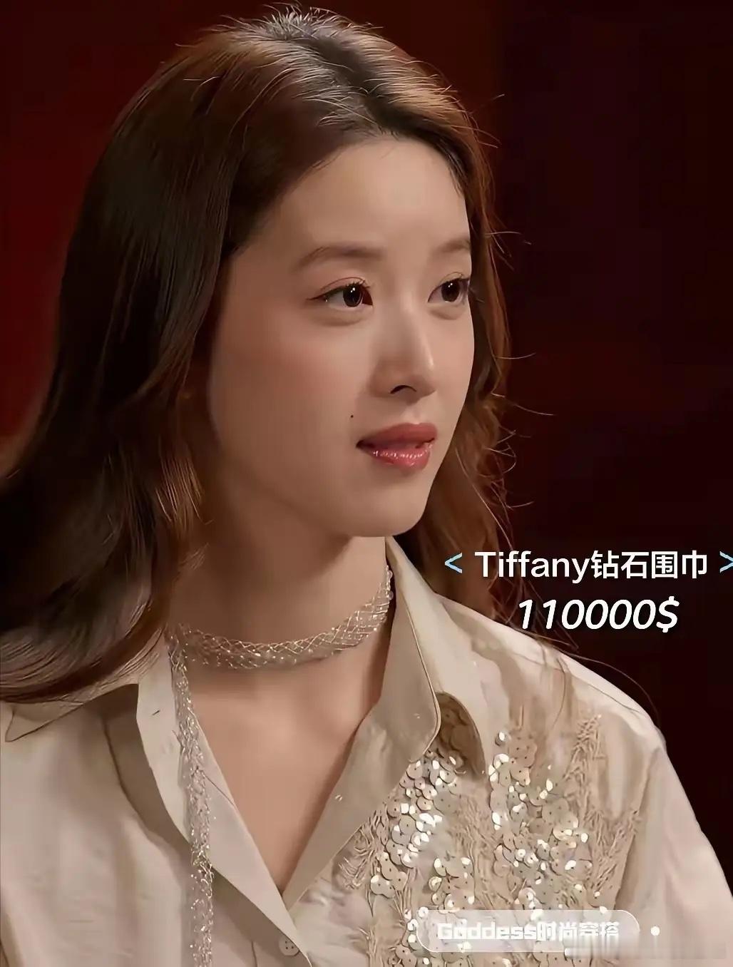 贫穷限制了我的想象力。章泽天戴的那个丝巾，海外官方售价约110000美元左右，折
