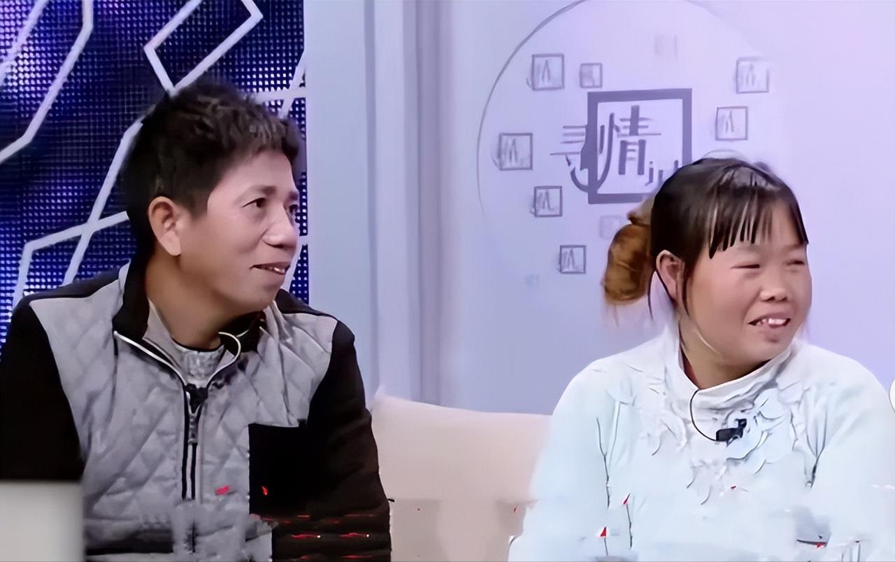 2011年，湖南40多岁光棍，正在家门口晒太阳，突然来个衣衫褴褛的流浪女，“我给