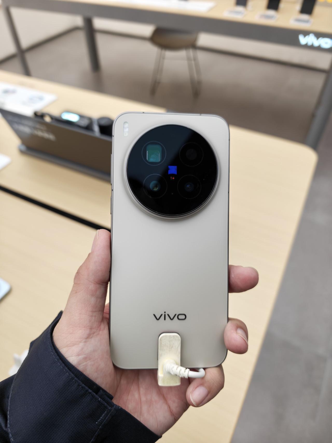 关于vivoX300系列，汇总了些网友吐槽的点，购买前可以参考一下槽点1：