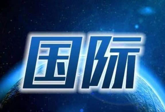 美联社援引园方声明报道，一名29岁男子16日在黄石国家公园内徒步时遇见一头熊。熊
