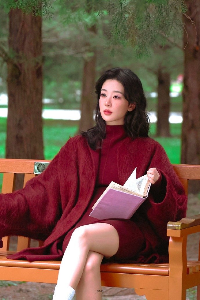 杨紫玉兰花开君再来💜杨紫董竹君再来一万次，我也愿意伸手去捧水中碎月。她太美