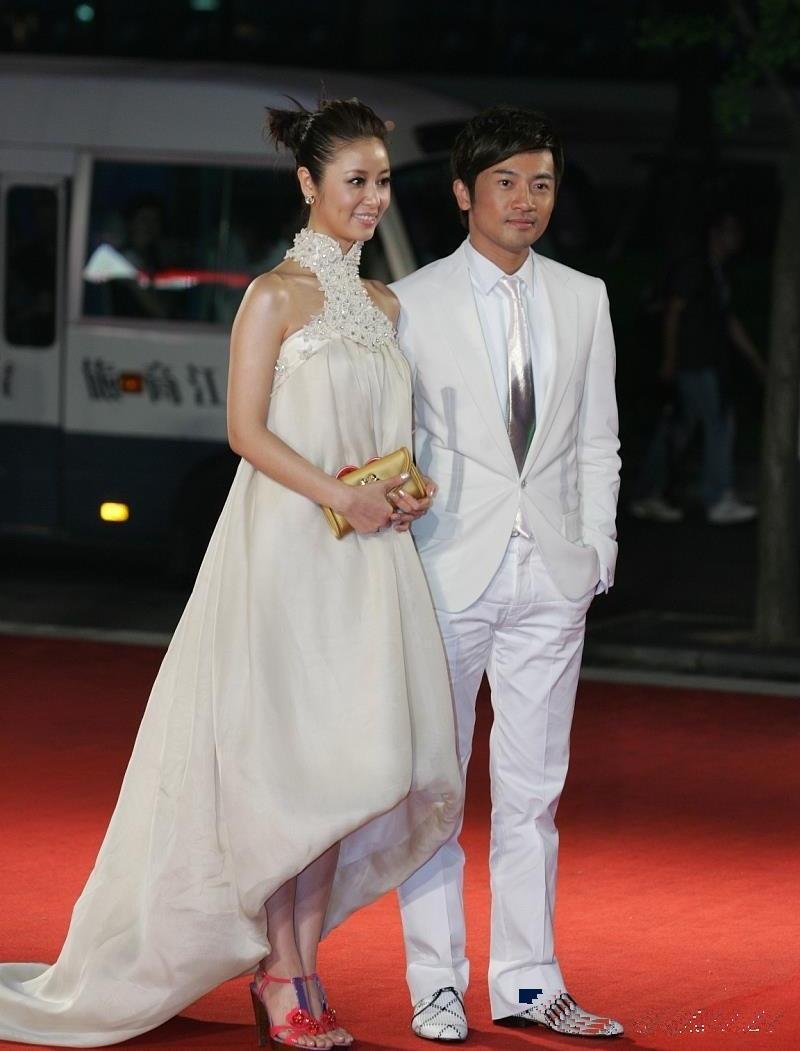 终于能明白当年苏有朋和林心如为何做不了恋人，只能做朋友，虽然两人同是台湾艺人，巅