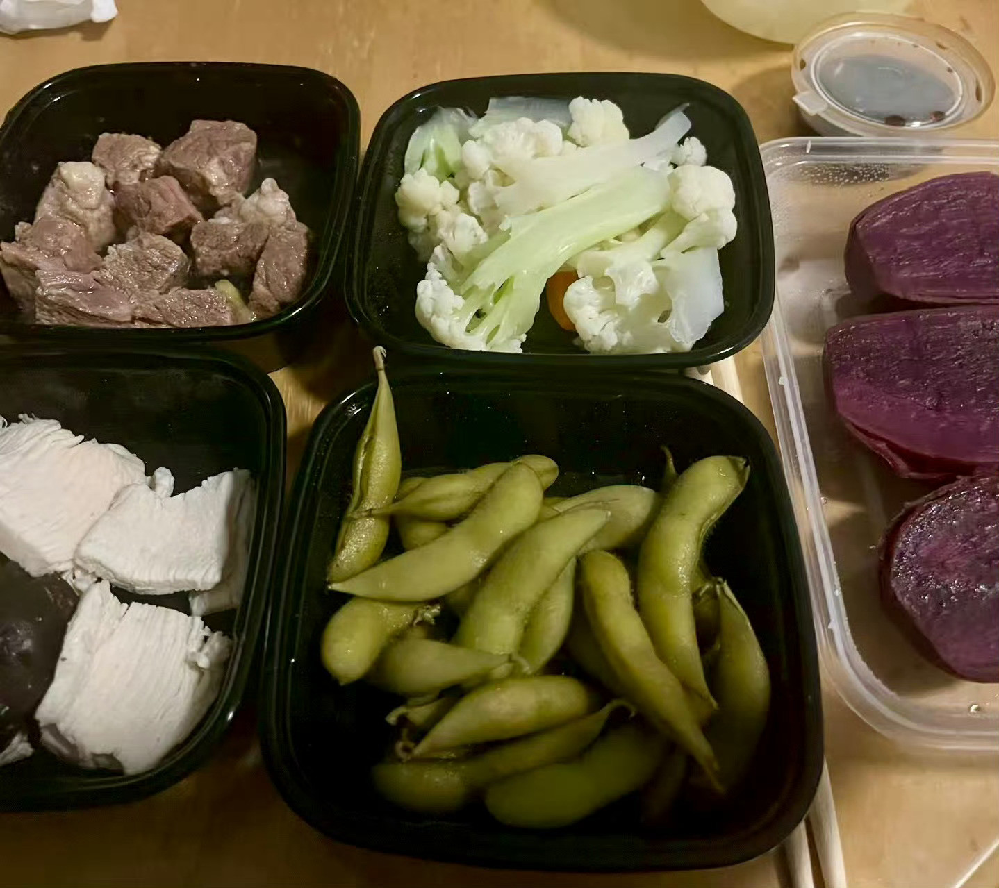 乖乖上课练歌学跳舞练乐器，也会为了更好的上镜乖乖减肥塑型，谁说这个豚儿笨，他明明