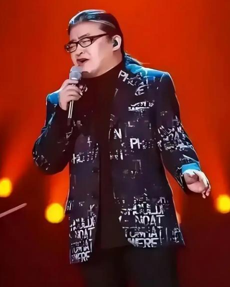 我发现了，除了早年爱喝点酒，刘欢还有一个很不好的生活习惯，就是因为这个习惯，让他