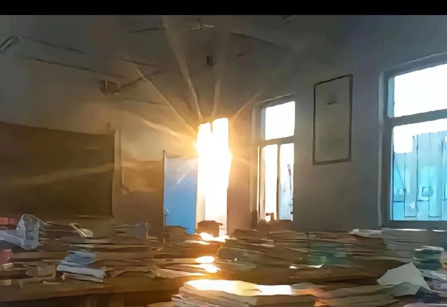 以前的同事跟老板提社保的事情他说：老板是不是9月1号可以给我交社保了老板说：