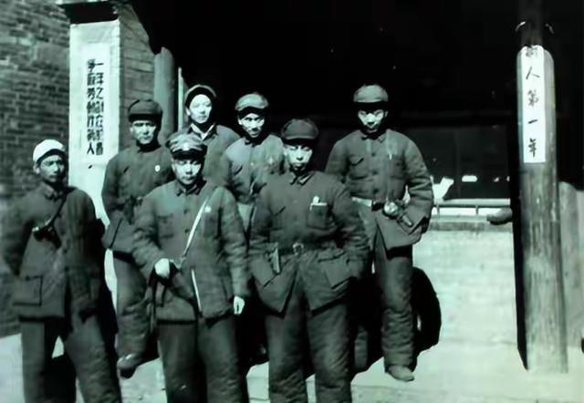 1968年，一个土匪被关了18年后刑满释放，出狱后，他遇到了昔日老大，对方还过得