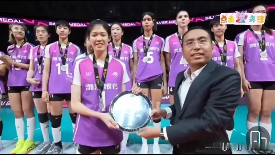 部分黑子攻击天津女排的逻辑变化。从排超开始，天津女排九年来六冠一亚，两个第四名