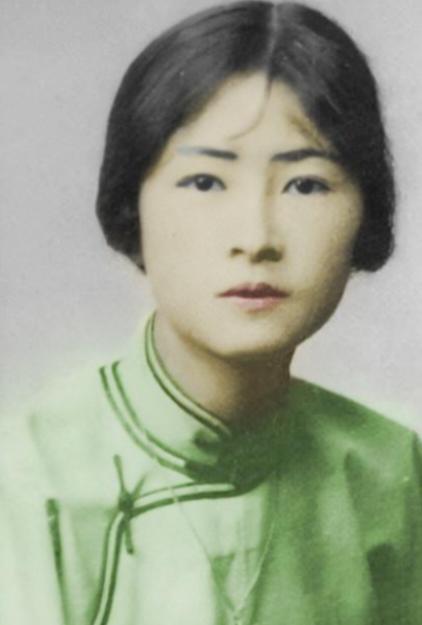 高晓松想拍《林徽因传》，剧本递到梁再冰手里，她撂下一句硬话：“你要是拍我妈和徐志