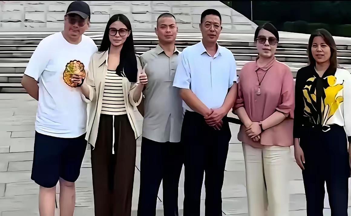 刚传来正义网友排队五组的好消息！这令人振奋的消息迅速传遍网络，与李律