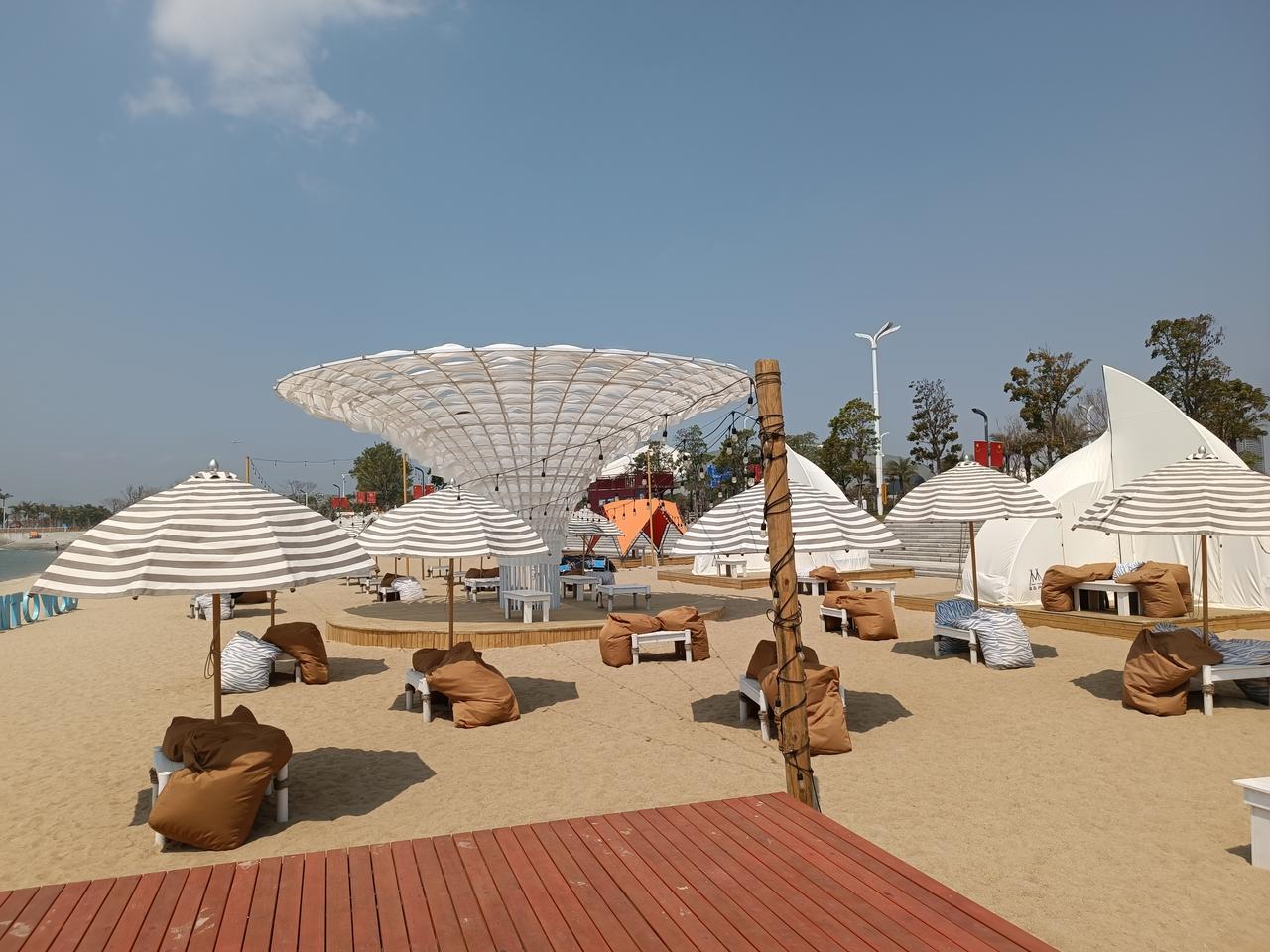 春日荻花洲在厦门市翔安区的“厦门奥林匹克体育中心”和“厦门国际博览中心”靠海一