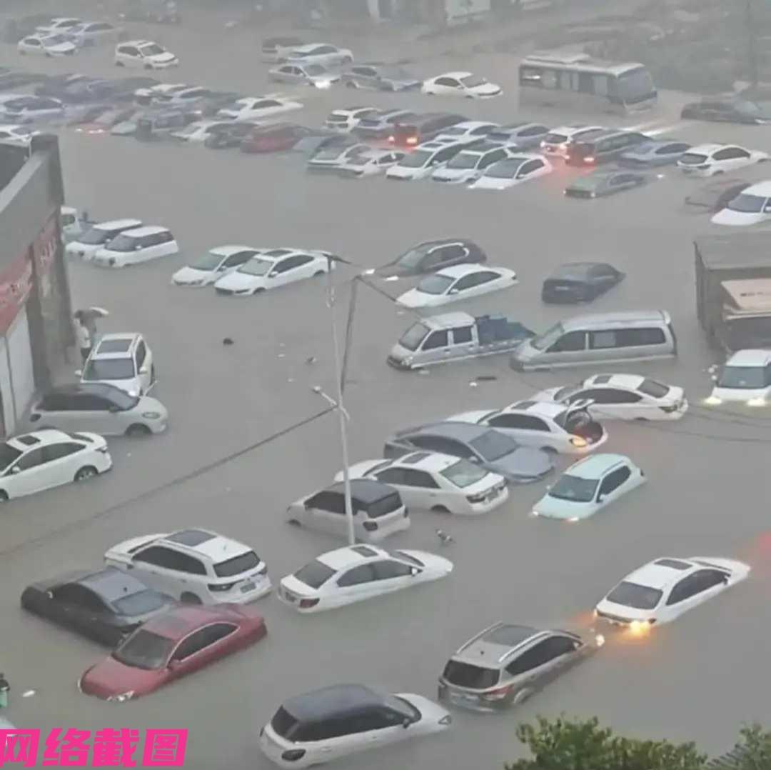 广西钦州一场大暴雨，改变了众人眼里的生活方式，有人说，有房有车不算什么，有时遇到