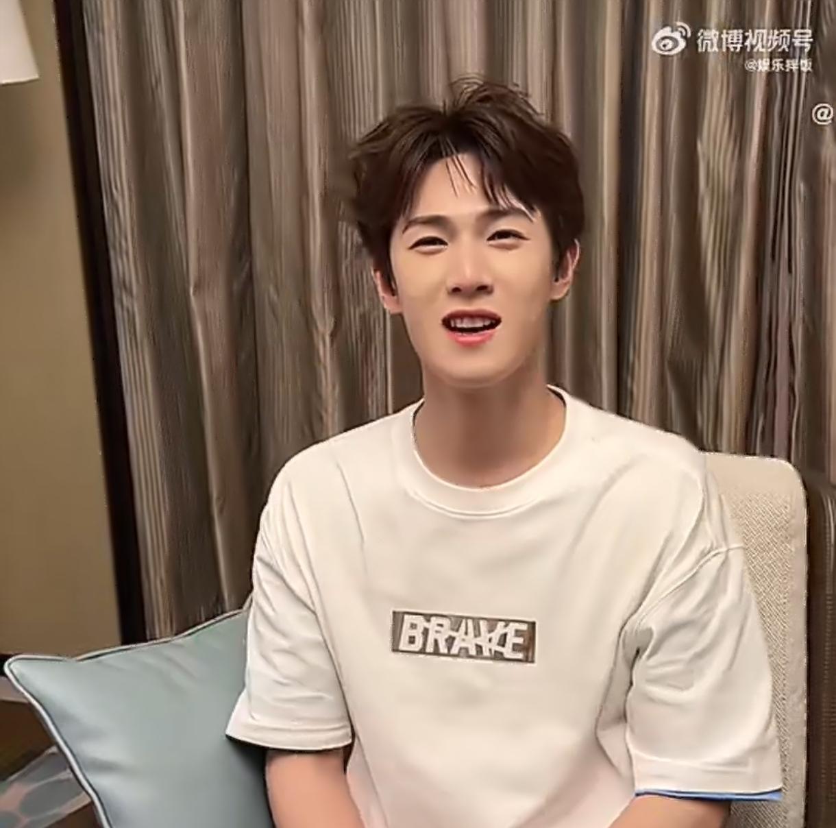 奔跑吧这期的小细节也太有梗了！李昀锐分享香蕉船翻船幕后趣事，同船明明有白鹿、范丞