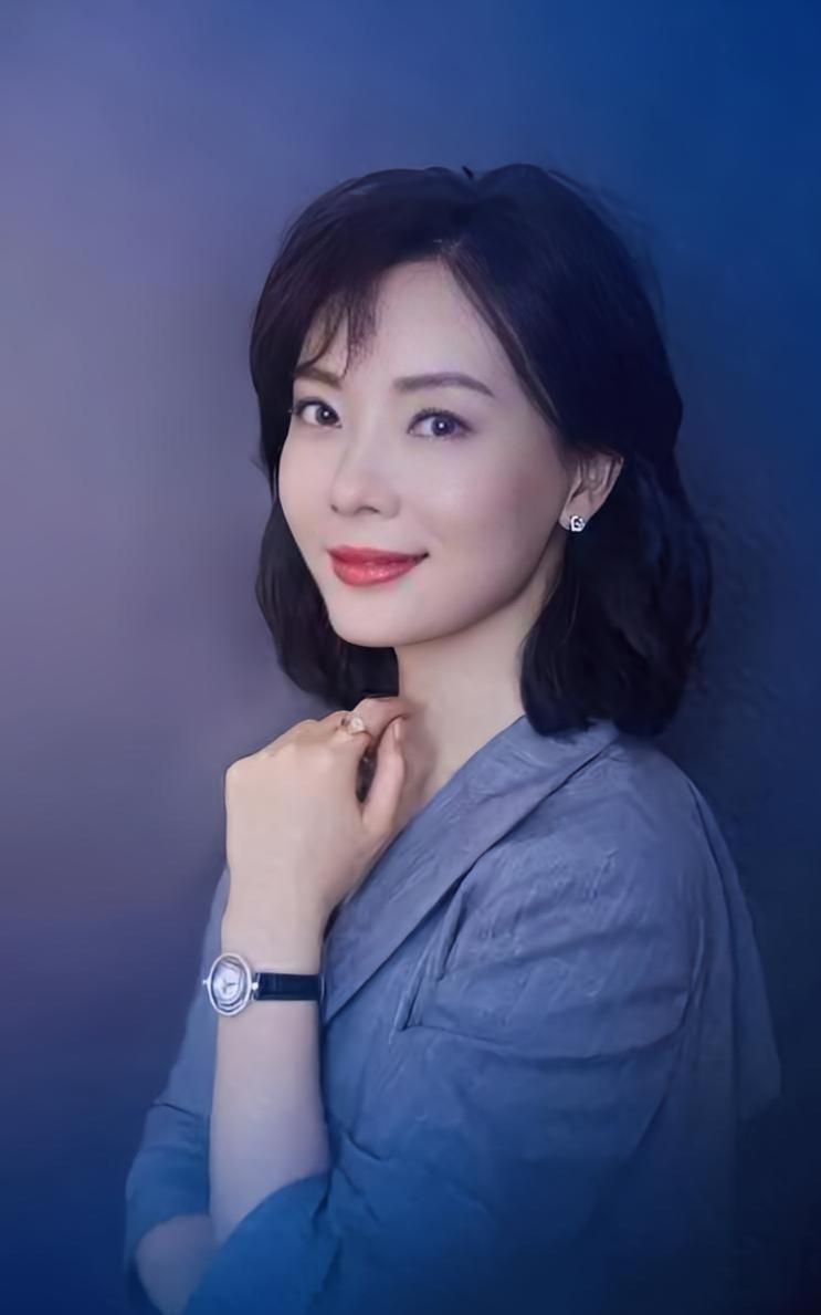 陈数，1977年3月9日出生于湖北黄石，原名陈澍。毕业于中央戏剧学院，中国国家