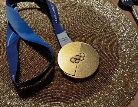 【2026年米兰冬奥会多位金牌及奖牌得主，在颁奖后数小时甚至几分钟内，奥运奖牌就